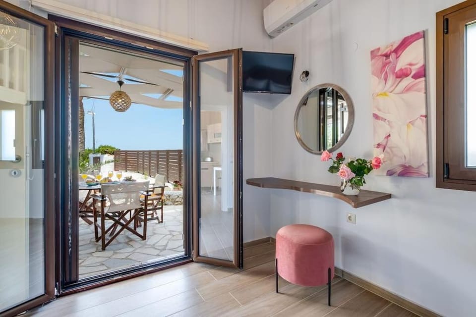 View (from property/room), Balcony/Terrace, Dining area