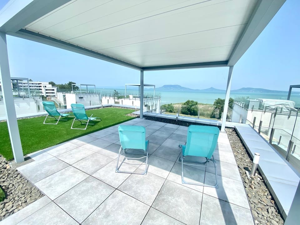 View (from property/room), Balcony/Terrace