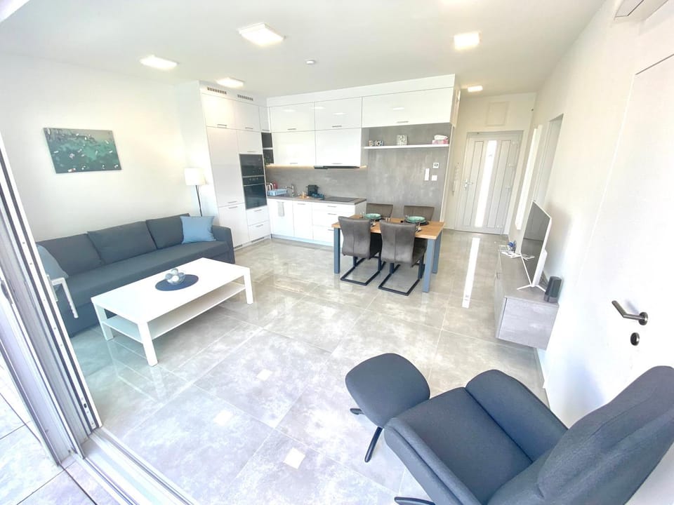 Kitchen or kitchenette, Living room