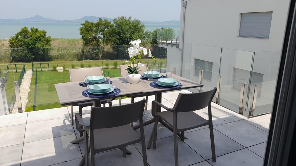 View (from property/room), Balcony/Terrace