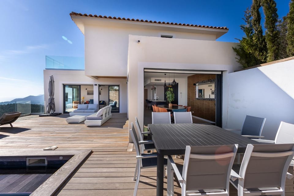 Property building, Patio, Natural landscape, View (from property/room), Balcony/Terrace, Seating area, Dining area, Mountain view, Sea view, Sea view, sunbed