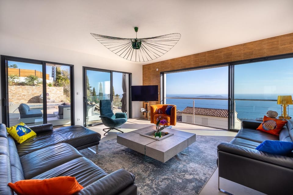 Communal lounge/ TV room, Natural landscape, View (from property/room), Balcony/Terrace, Living room, Seating area, Sea view, Sea view, air conditioner, air conditioner