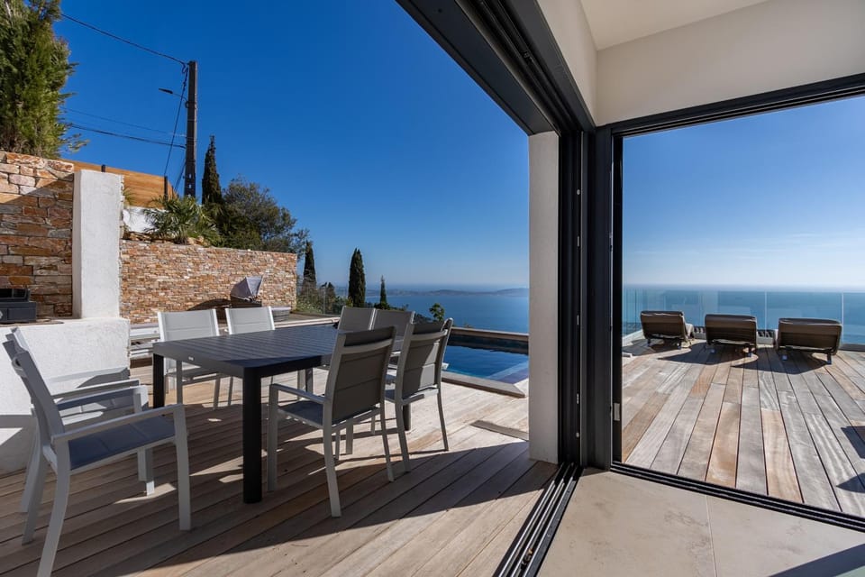 Patio, Natural landscape, Balcony/Terrace, Seating area, Dining area, Sea view, Sea view, air conditioner, air conditioner