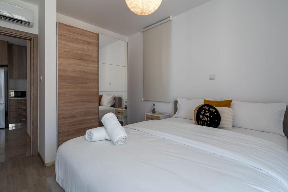 Bed, Bedroom, towels, wardrobe
