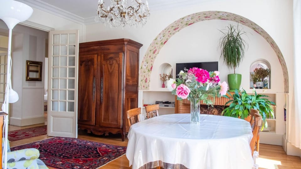 Appartement de caractère au cœur de Poitiers Apartment in Poitiers