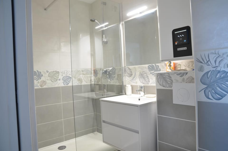 Shower, Bathroom