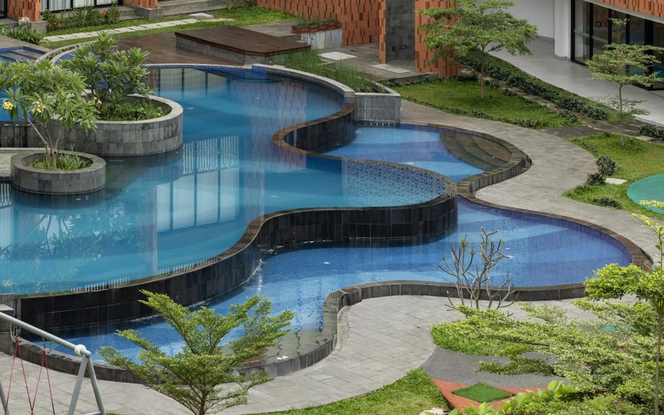 Swimming pool