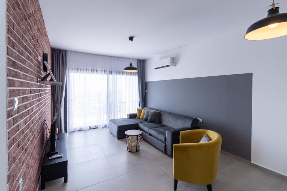 TV and multimedia, Living room, Seating area, air conditioner