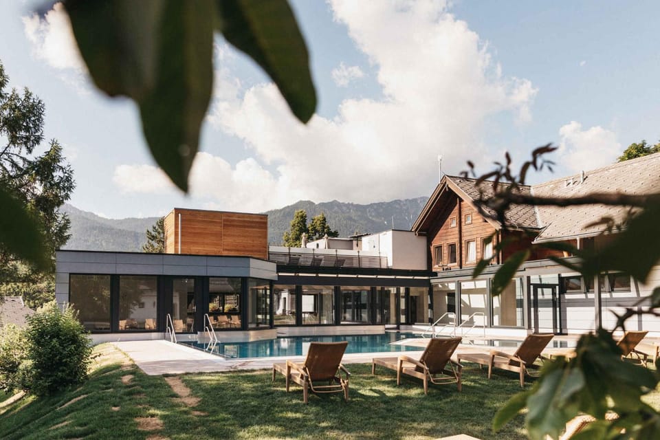 Property building, Summer, Swimming pool