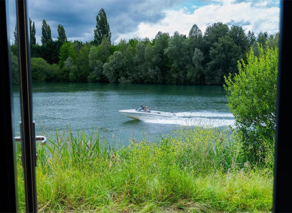 Day, Lake view