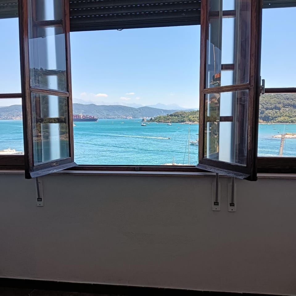 Day, Natural landscape, Mountain view, Sea view