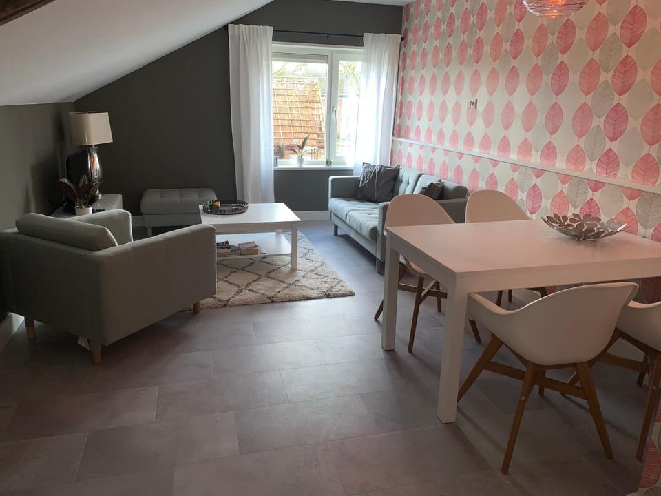 Seating area, Dining area
