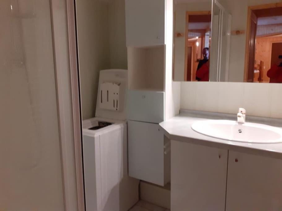 Grand appartement aux Rousses au dessus de la Meublerie du bois de l'ours Apartment in Jura