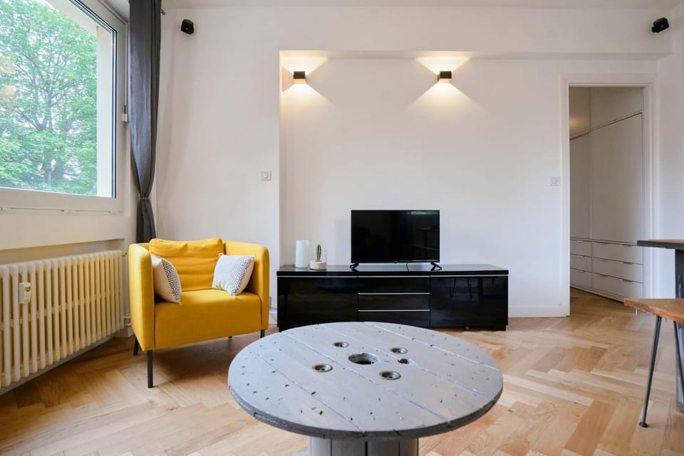 Lille République - 2ch très lumineux + Parking ! Apartment in Lille