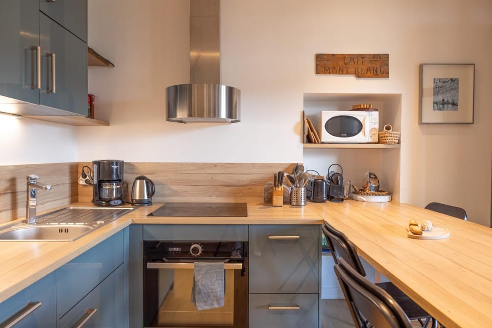 Kitchen or kitchenette, Living room