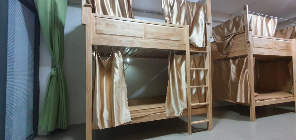 Bed, Photo of the whole room, bunk bed