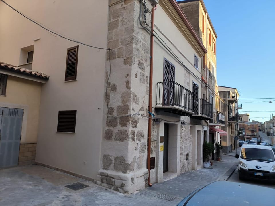 Property building, Neighbourhood