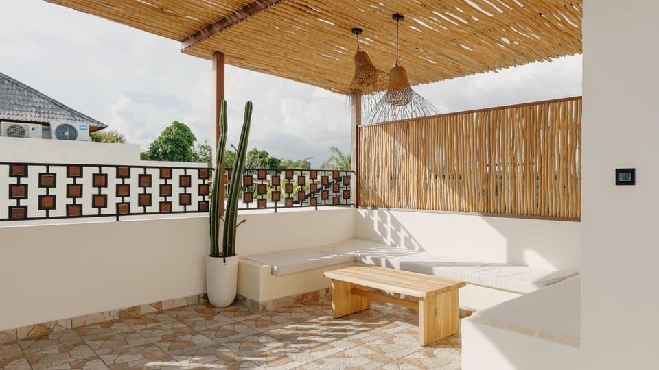 Day, Balcony/Terrace, Seating area