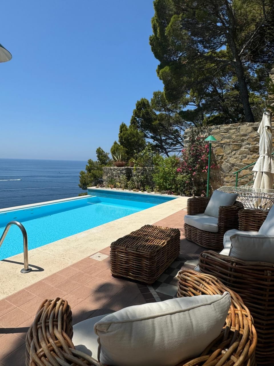 Natural landscape, Hot Tub, Living room, Pool view, Sea view, Swimming pool