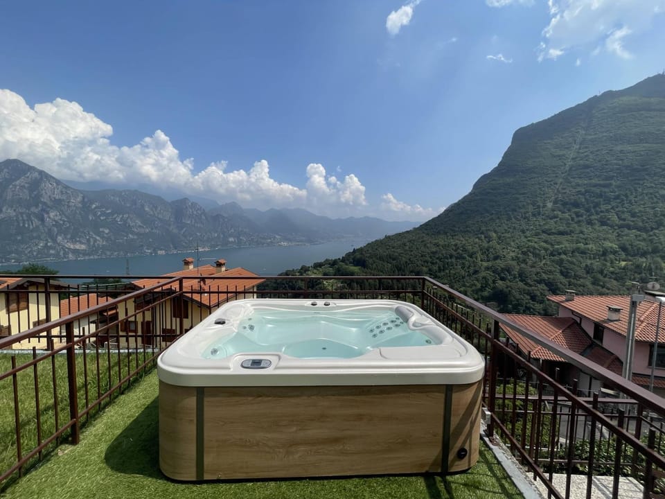 Hot Tub, Lake view