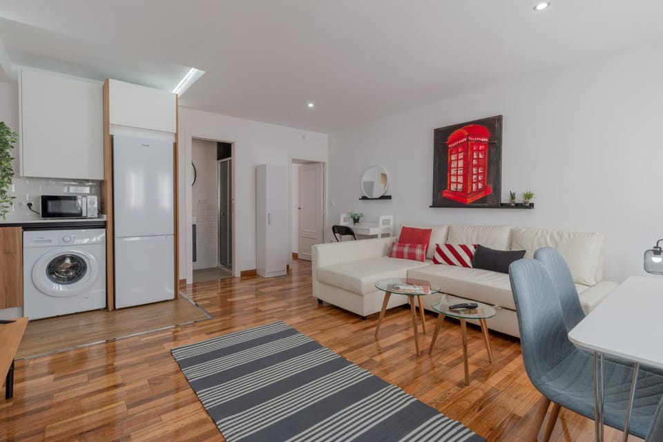 Kitchen or kitchenette, Living room, Seating area, Dining area, minibar, washing machine