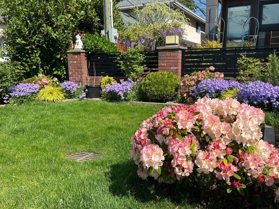 Rose Garden Vacation Studio Bed and Breakfast in Richmond