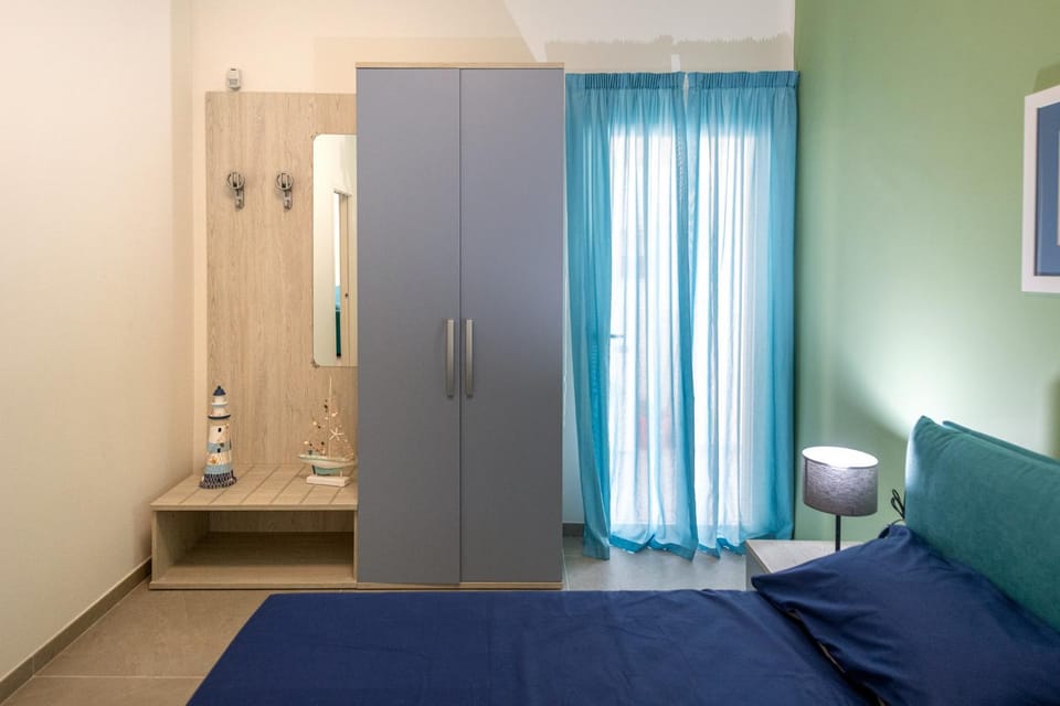 Bedroom, wardrobe