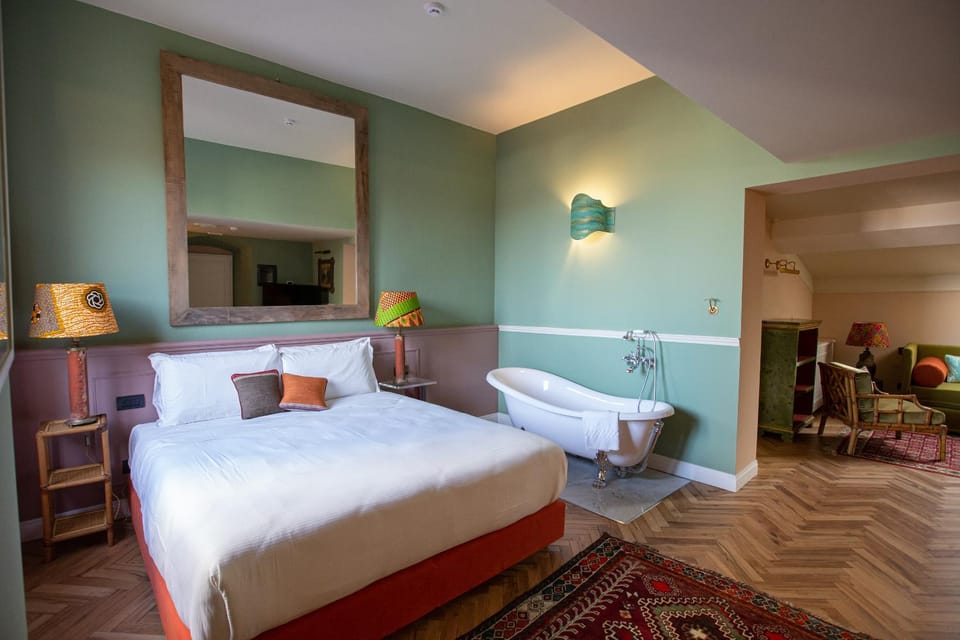 Bed, Living room, Photo of the whole room, Bedroom