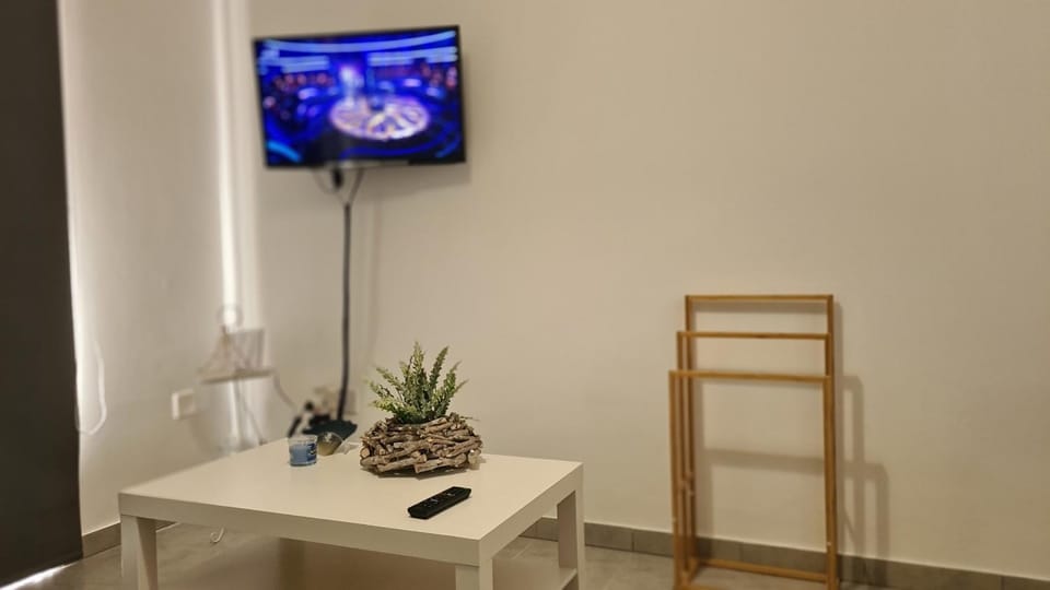 Communal lounge/ TV room, Living room
