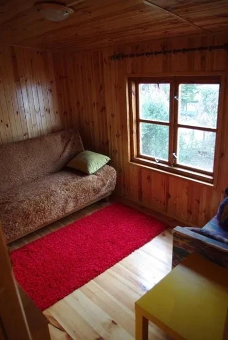 Okuninka Domek nad brzegiem jeziora Białe House in Belarus