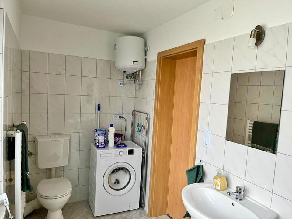 Toilet, Bathroom, washing machine