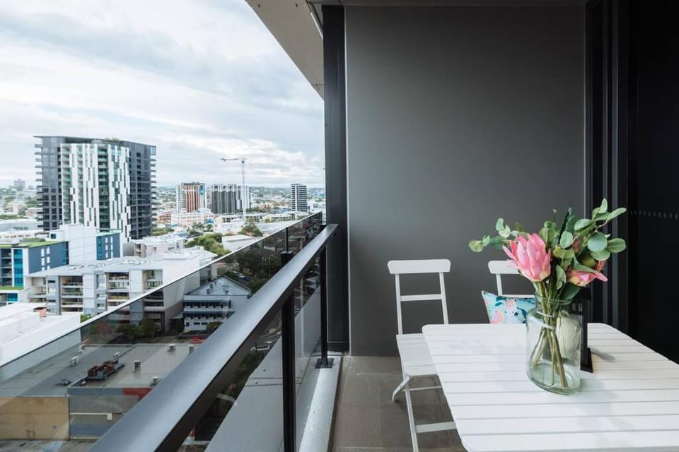 2Bedroom 2Bath 1Carpark Wifi Gym Pool Apartment in Brisbane City
