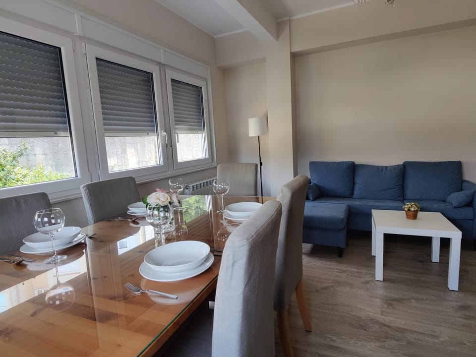Living room, Photo of the whole room, Seating area, Dining area