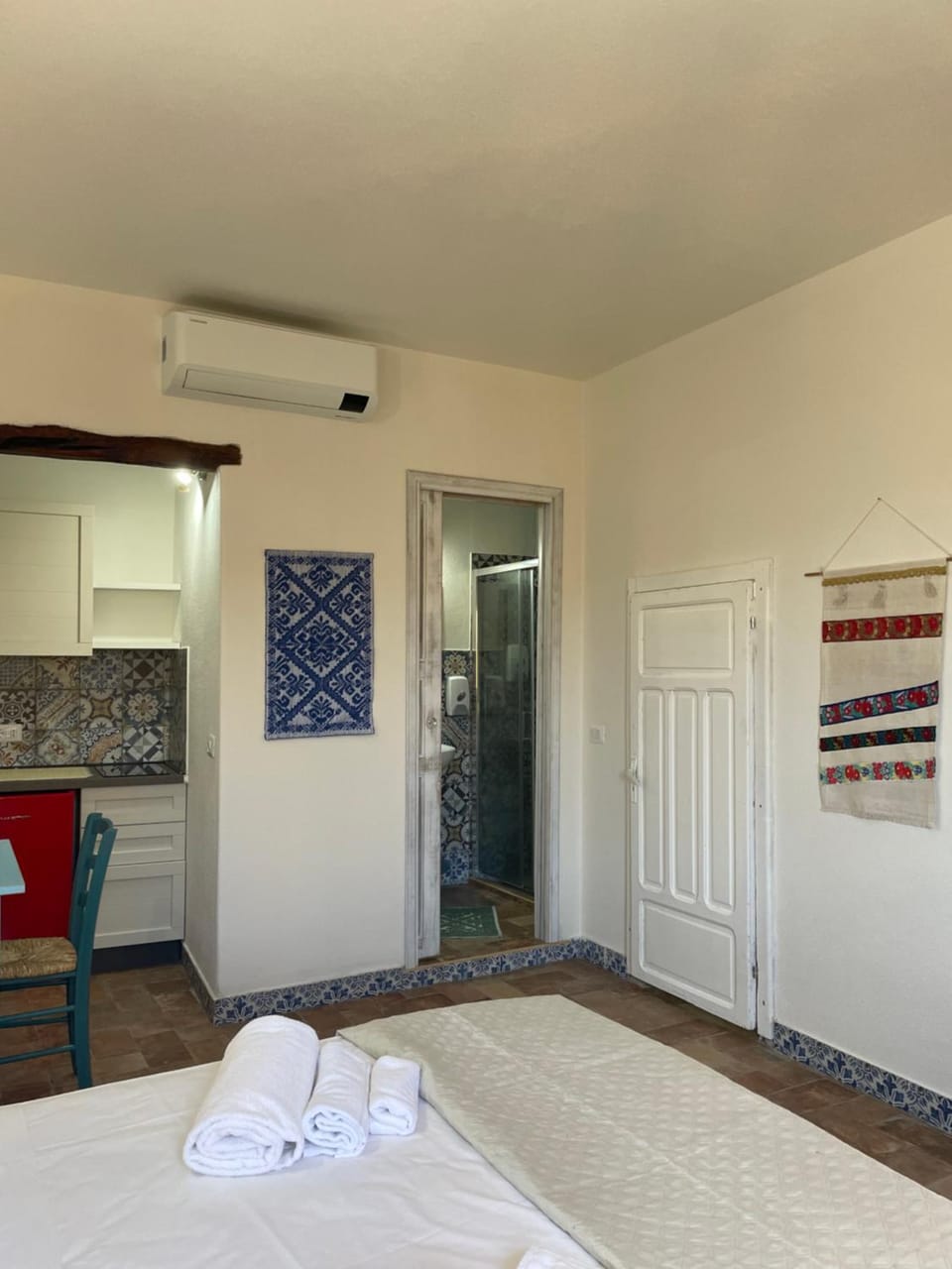 LOFT CON USO CUCINA E TERRAZZO PANORAMICO - FORA E' MUROS II - Ammentos Posada Bed and Breakfast in Sardinia