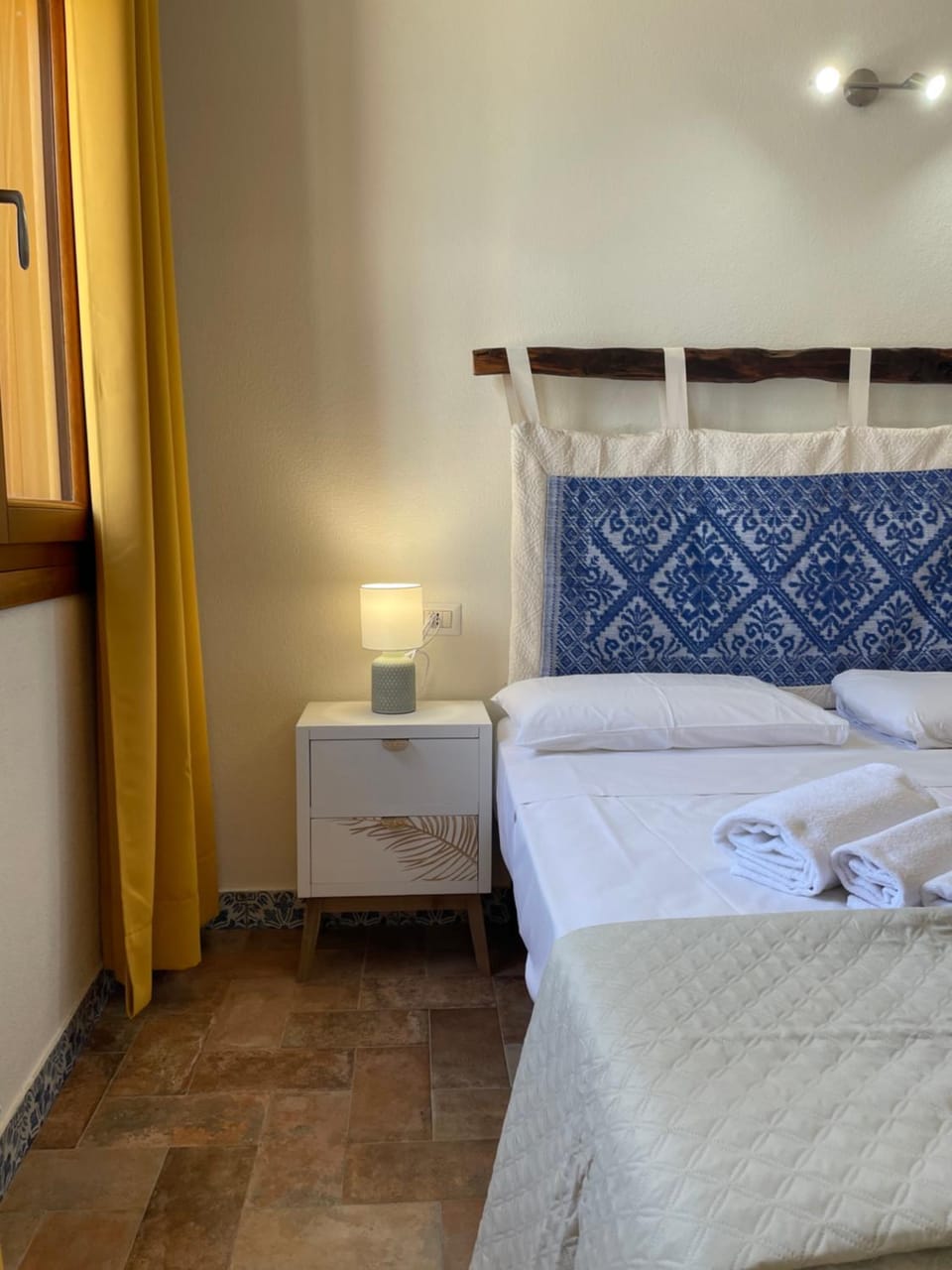 LOFT CON USO CUCINA E TERRAZZO PANORAMICO - FORA E' MUROS II - Ammentos Posada Bed and Breakfast in Sardinia