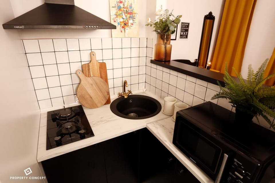 Kitchen or kitchenette, minibar, stove