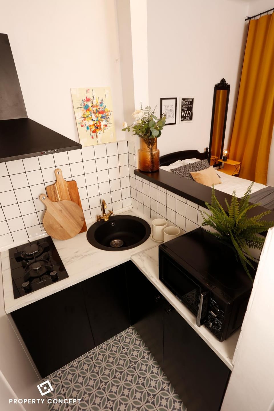 Kitchen or kitchenette, minibar