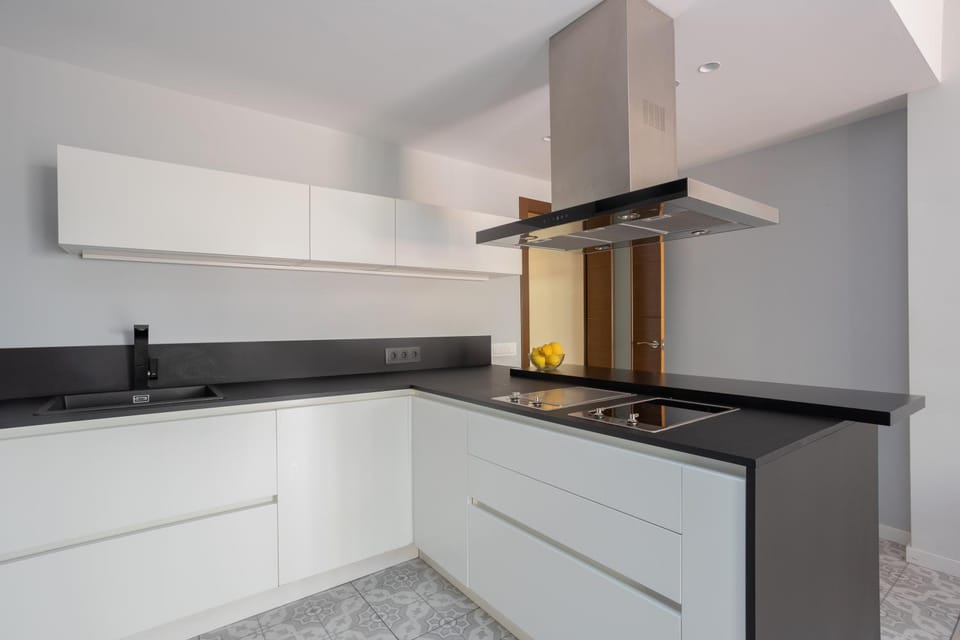 Quiet 2BR Near Marina Metro Workspace Apartment in Barcelona