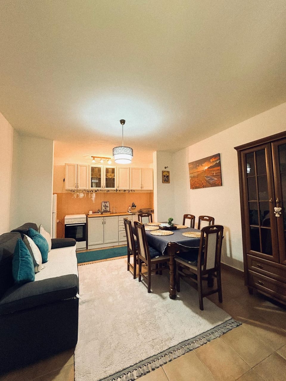Kitchen or kitchenette, Living room, Seating area, Dining area