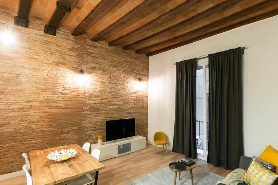 Historic Gothic 3BR2BA AC Work Desk House in Barcelona
