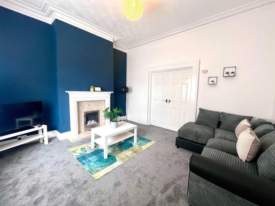 4 Bdrm 10 min walk to hospital House in Sunderland
