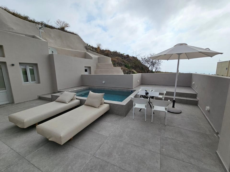 Patio, Hot Tub, Balcony/Terrace, Pool view, Swimming pool, sunbed
