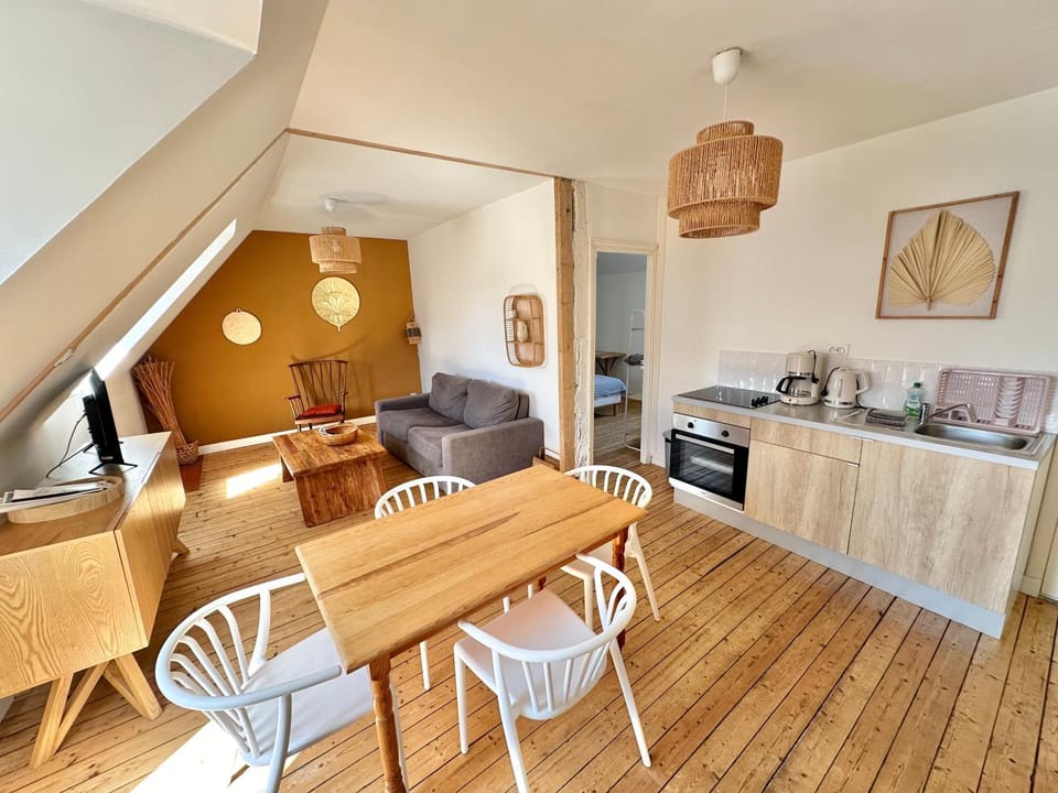 Kitchen or kitchenette, Living room, Dining area