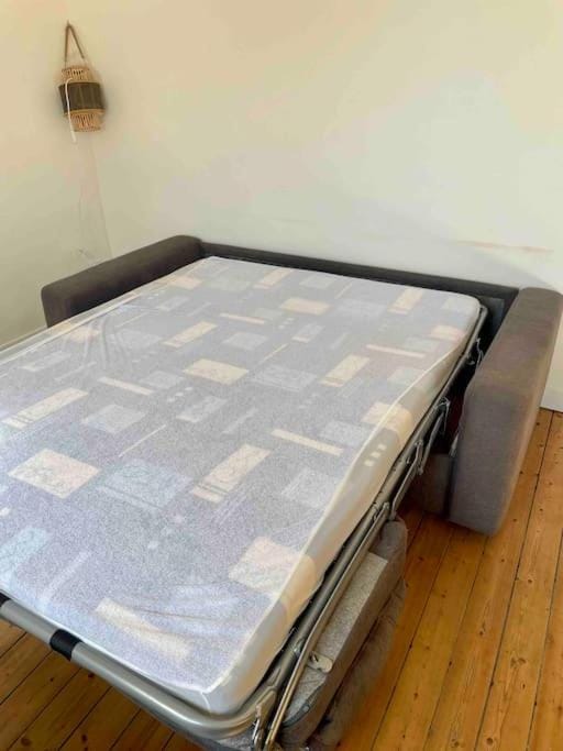 Bed, Living room