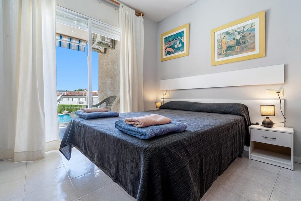 Living room, Bedroom