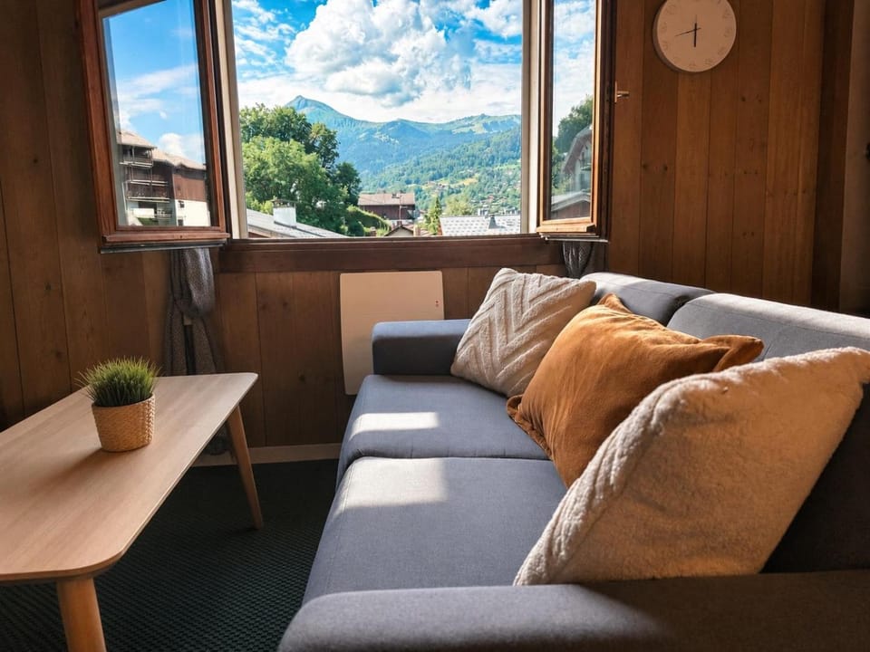Living room, Mountain view