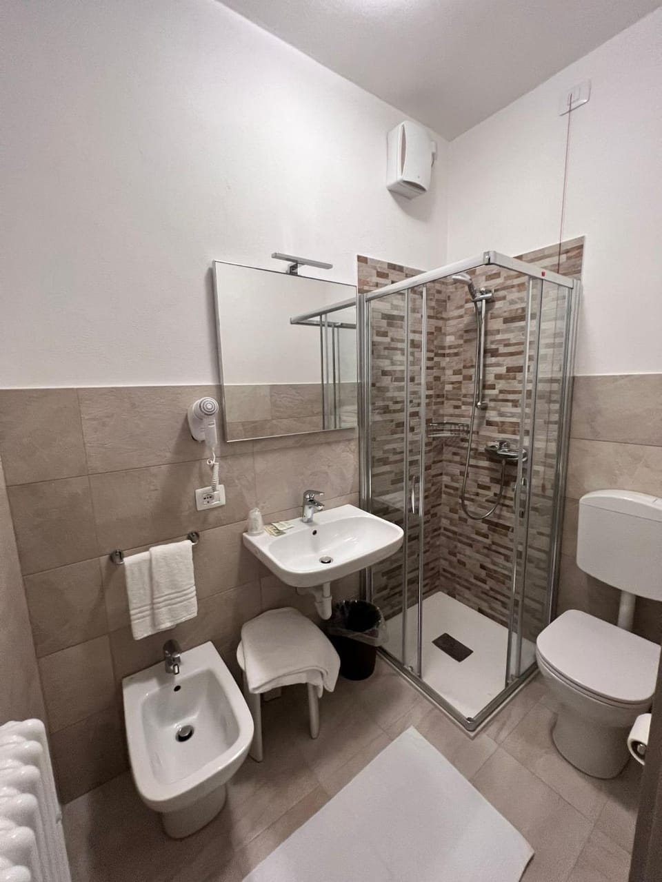 Shower, Toilet, Bathroom, bidet, towels