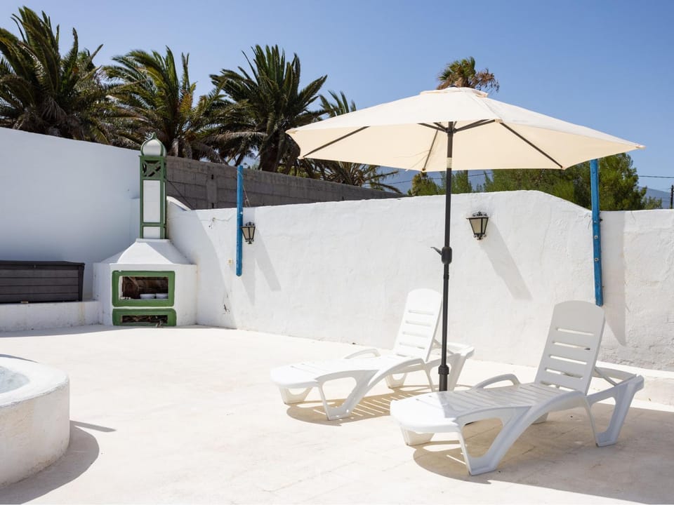 Patio, BBQ facilities, sunbed