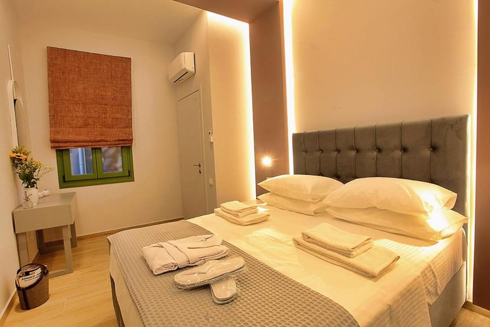 Bed, TV and multimedia, Bedroom, towels, wardrobe, air conditioner