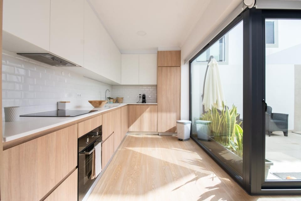Coffee/tea facilities, Kitchen or kitchenette, Inner courtyard view, dishwasher, pet friendly, stove, washing machine